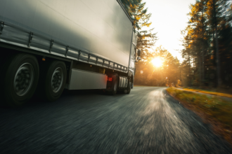 A logística para eventos exige precisão antes, durante e depois do espetáculo para garantir uma experiência impecável — com a expertise da Avantec Transportes.