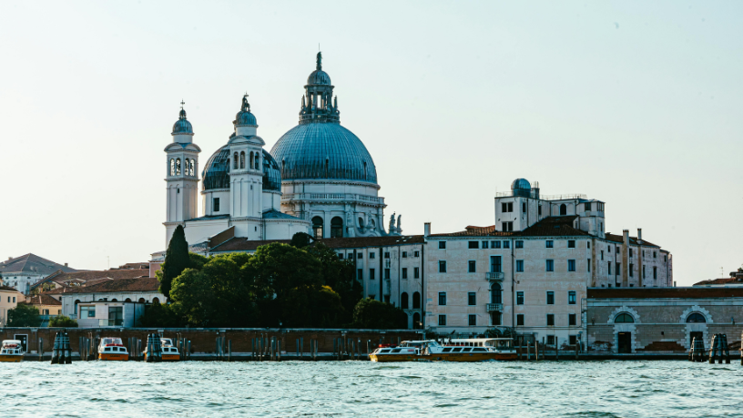 Alberto Toshio Murakami analisa a Itália além do turismo, revelando costumes regionais que surpreendem até os visitantes mais experientes.